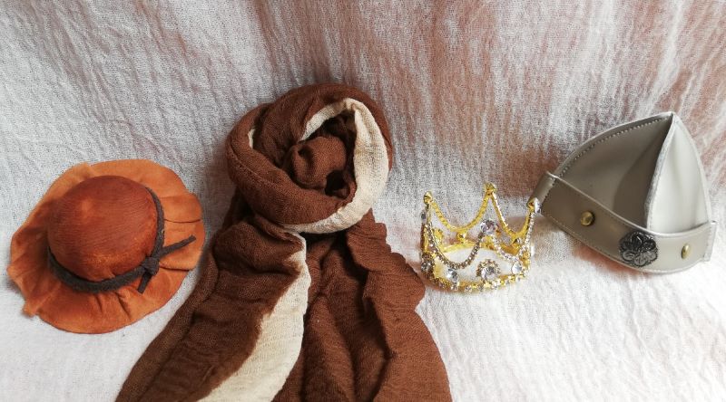 Hüte, Turban, Kronen, Kopfschmuck für Erzählfiguren